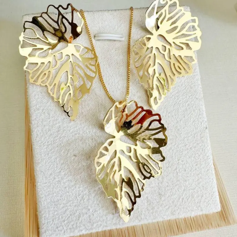 Conjunto Colar e Brincos Meia Flor Vazada Ouro