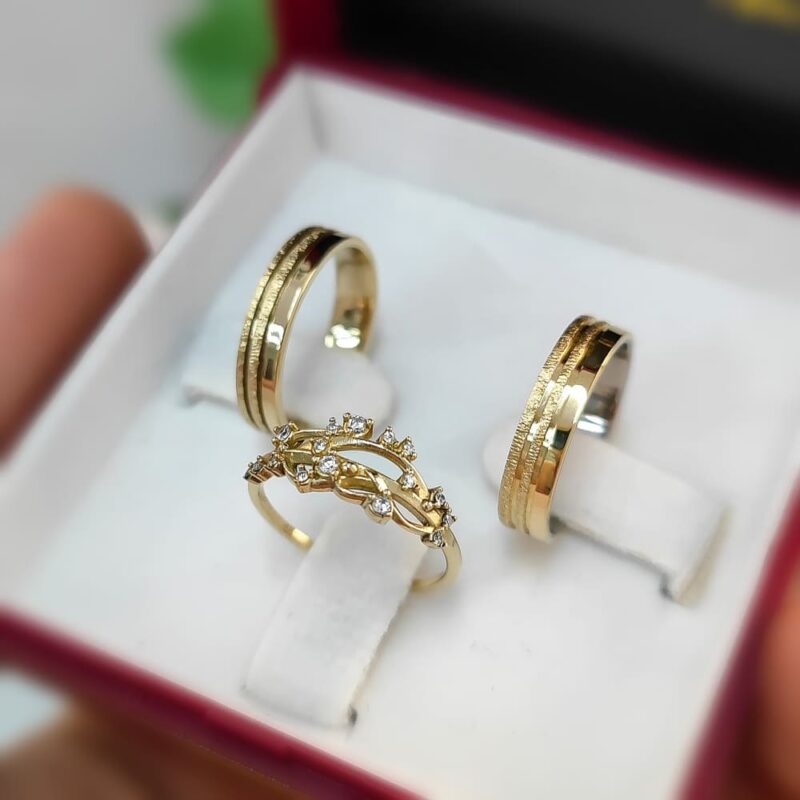 Alianças 4mm Mod. R2 granitada + Anel Garden