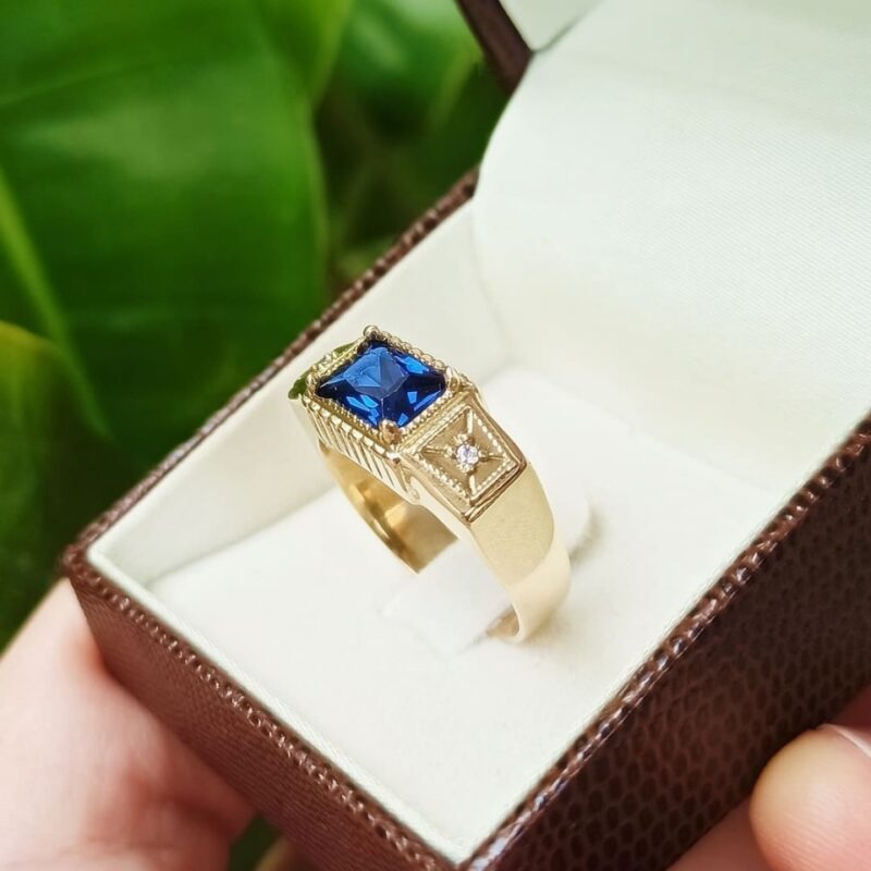 Anel de Formatura Masculino Premium Mod. M2 (Escolha a Cor da Pedra Maior)