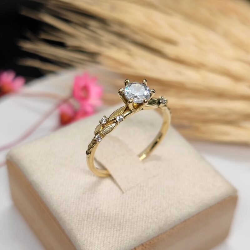 Anel de Moeda Antiga Modelo Laurel com Zircônias