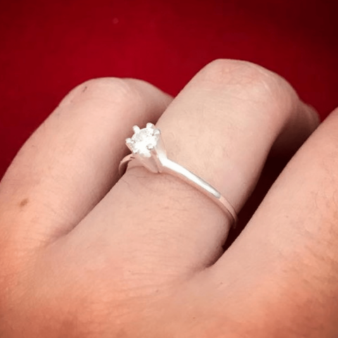 Anel de prata modelo Princesa com Zircônia