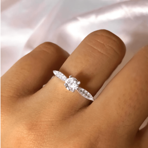 Anel de prata modelo Rainha com Zircônia