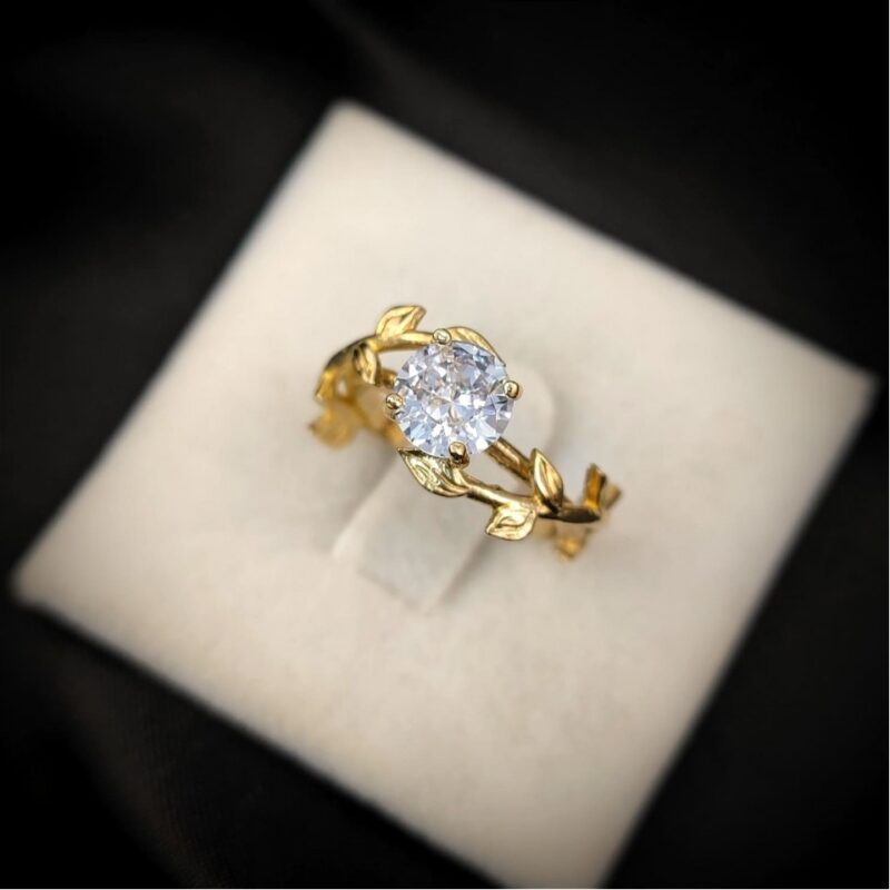 Anel Solitário Aparador Moeda Antiga com Zircônias Mod. Bella