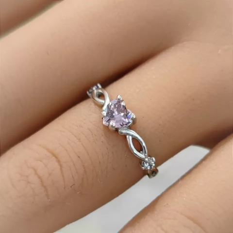 Anel Solitário em Prata com Zircônias Mod. Love