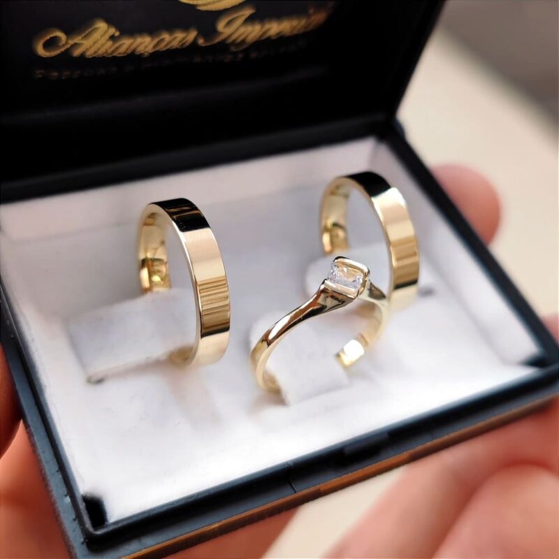 Oferta ( Par de Alianças Retas 4mm + Anel Aparador Plaza)