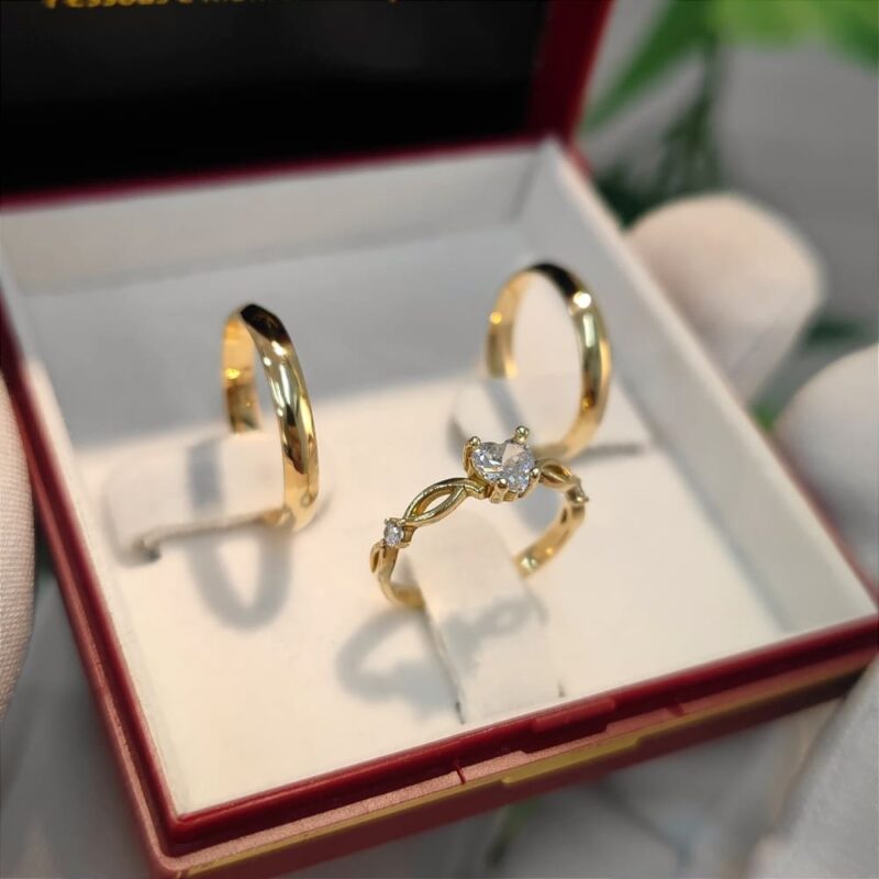 Par alianças 4mm abauladas com Anel Love (Escolha a cor da pedra)