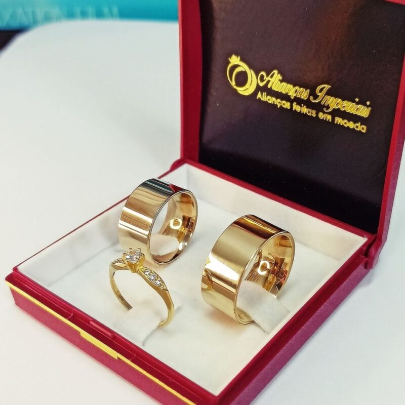 Par Alianças de Moedas Antigas 10mm Retas + Anel Solitário Rainha