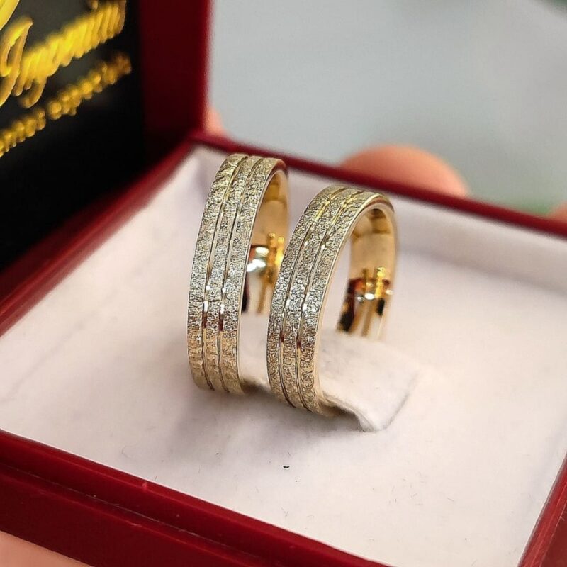 Par Alianças de Moedas Antigas Trabalhadas 4mm Granitada Mod.A1