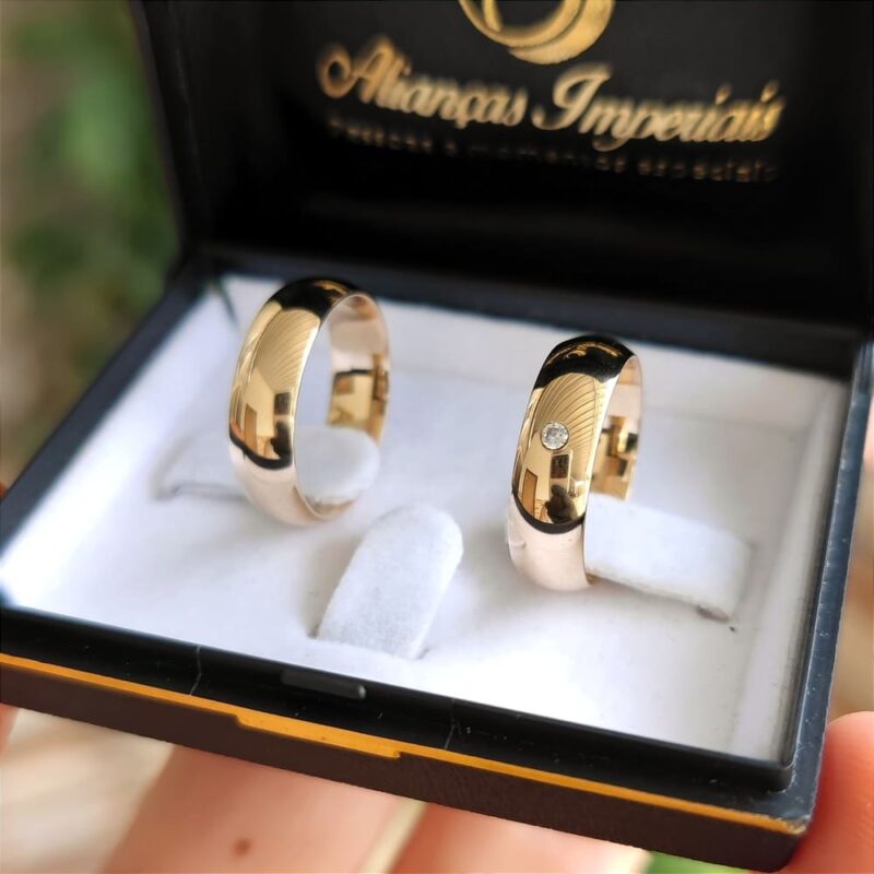 Par de Alianças de Moedas Antigas 6mm Abauladas com Pedra